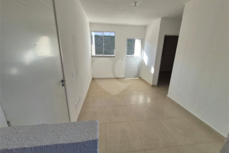 Indaiatuba - Sp - Vila Vic Florença - R$ 290.000,00 - Apartamento de 48m²,, no andar de cima, dois quartos, um banheiro, cozinha e sala, uma vaga de garagem. Condomínio fechado. Apartamento está do jeito que foi entregue . Area de lazer no condominio - Área do condomínio: Churrasqueira
