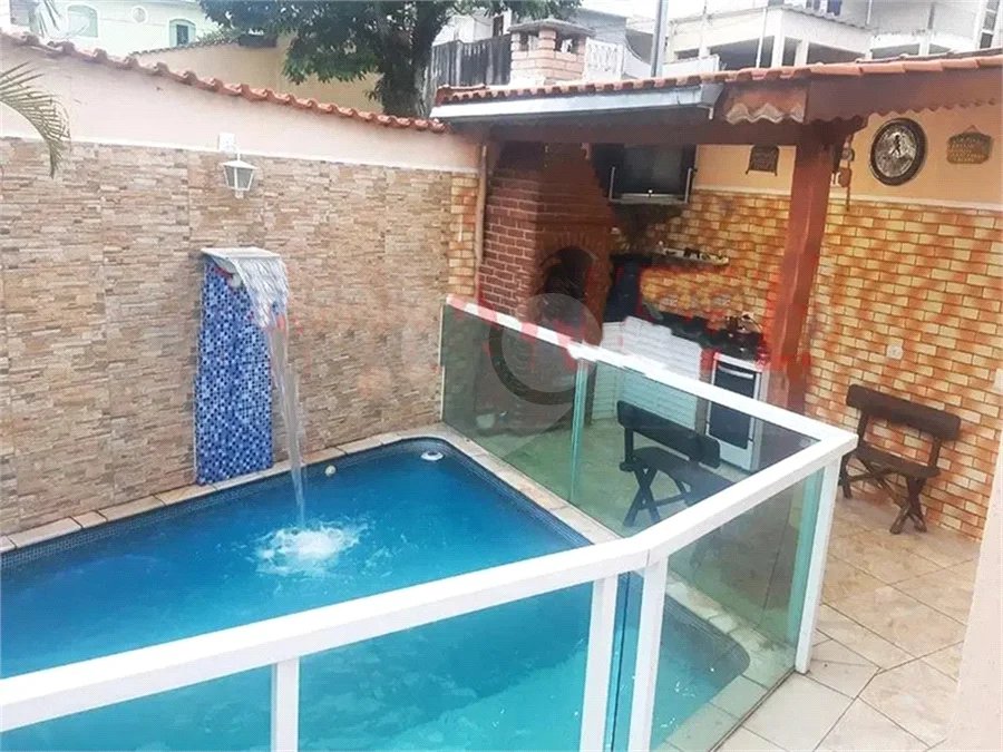 Sobrado Moderno à Venda na Pedra Branca, 3 Dormitórios, 1 Suíte, Piscina
