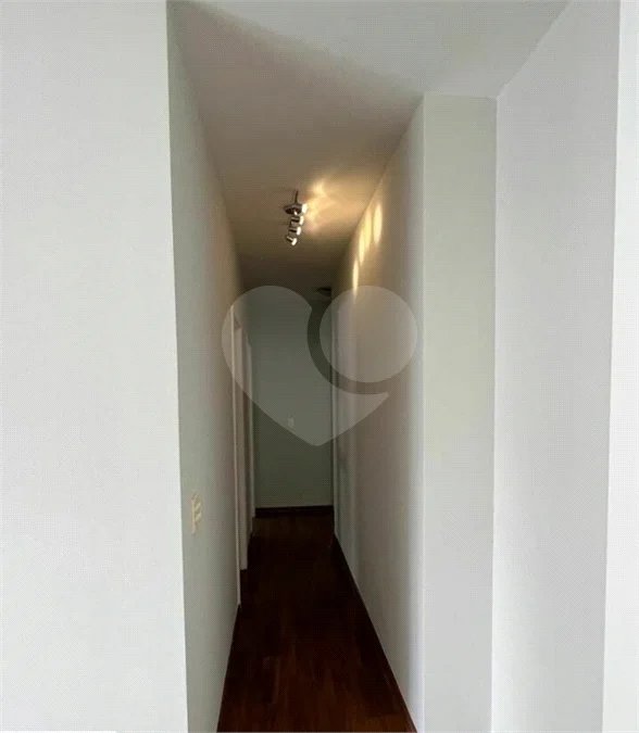 Excelente apartamento de 3 dormitórios, sendo uma Suíte e 2 vagas de garagem.