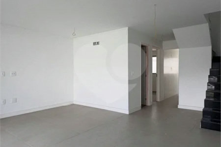 Casa duplex com 4 quartos, piscina e área gourmet, em condomínio com lazer completo e localização estratégica ao lado do Park Shopping.