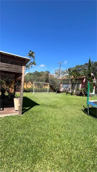 Residência térrea com 05 dormitorios, sendo 03 suítes, piscina e vagas para autos em Atibaia sp