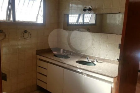 CASA TÉRREA PARA VENDA OU LOCAÇÃO COM 3 DORMITÓRIOS NO BOLSÃO DE INTERLAGOS