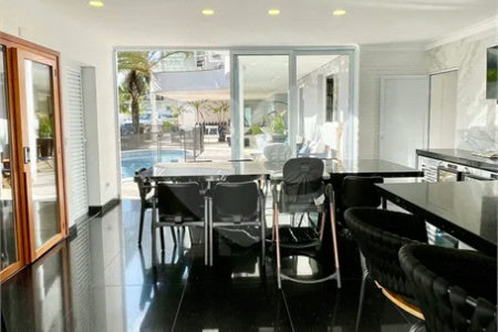 Belíssima casa à venda com 700 m² no Condomínio Tamboré, em Alphaville!!!