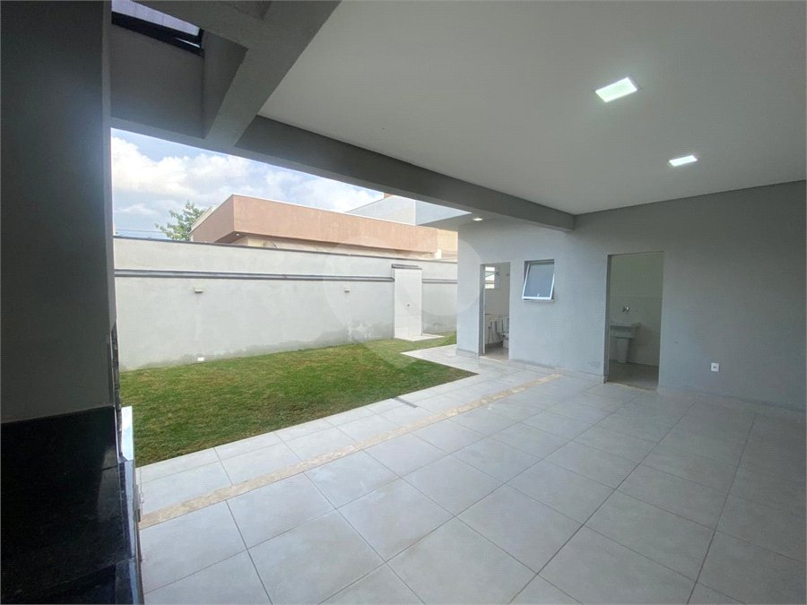 MARAVILHOSA CASA NO CONDOMÍNIO TERRAS DO VALE