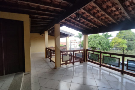 Sobrado espaçoso com 3 quartos,no Parque Fehr á Venda!