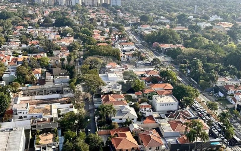 Cobertura Triplex 500M2, 4 suítes, 6 vagas para locação ou venda