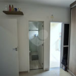Casa à venda com 3 quartos, sendo 1 suíte, no condomínio Vila Arnoni, São Paulo - SP