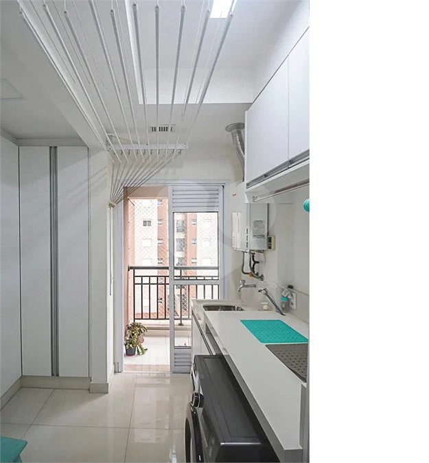 Espaço, conforto e uma localização privilegiada fazem deste apartamento mobiliado no Baeta Neves, em São Bernardo do Campo, uma excelente opção para seu novo lar. Com 118 m², três dormitórios e quatro banheiros, o imóvel oferece ambientes amplos para acomodar a família e receber amigos com comodidad