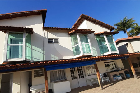 Casa à Venda com 4 quartos em Condomínio de Bom Jesus dos Perdões/SP.