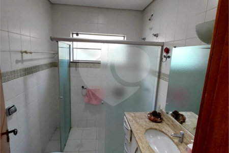 Casa residencial com ponto comercial a venda no Centro