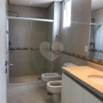 Apto 220 metros no Campo Belo. varanda, 5 vagas, 3 suítes. Visite