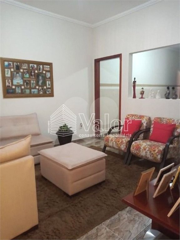 Casa Térrea com 2 dormitórios, sendo 1 suíte.