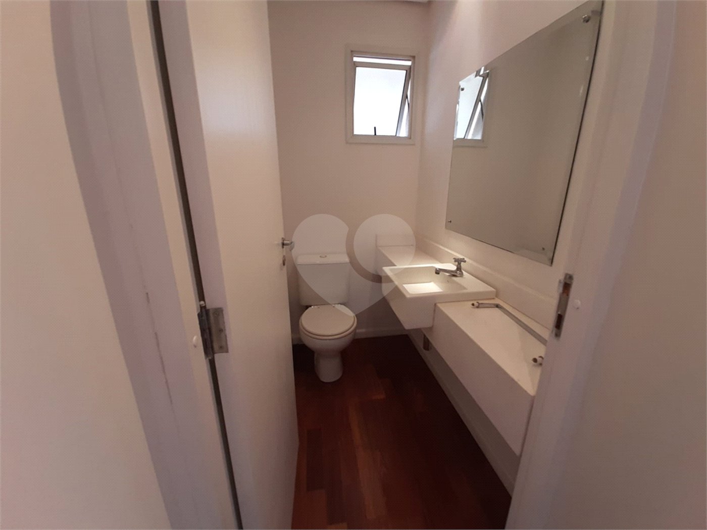 Cobertura de 240m² à venda em Moema - 04 Dorm sendo 02 suítes e 04 vagas.