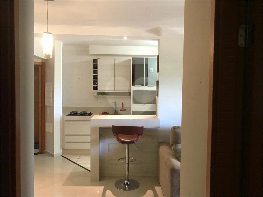 APARTAMENTO MOBILIADO EM FRENTE AO SHOPPING 02 DORMITÒRIOS