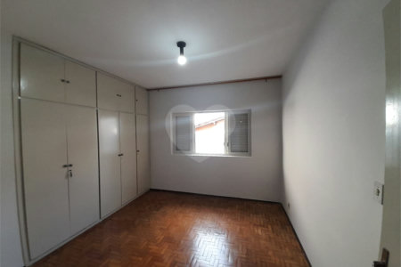 Casa Disponível para Venda ou Locação na Vila Nery – Ideal para Residência ou Comércio