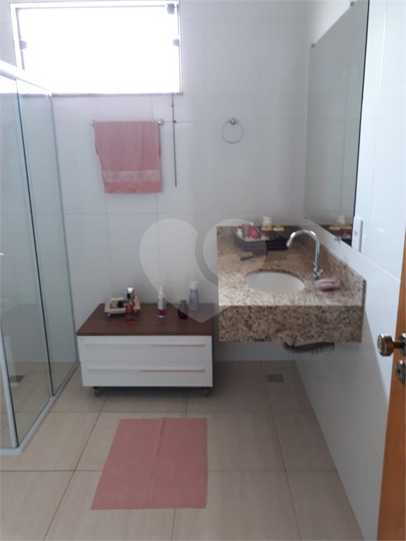 Sobrado à venda com 3 quartos em Jardim Bicão, São Carlos, SP