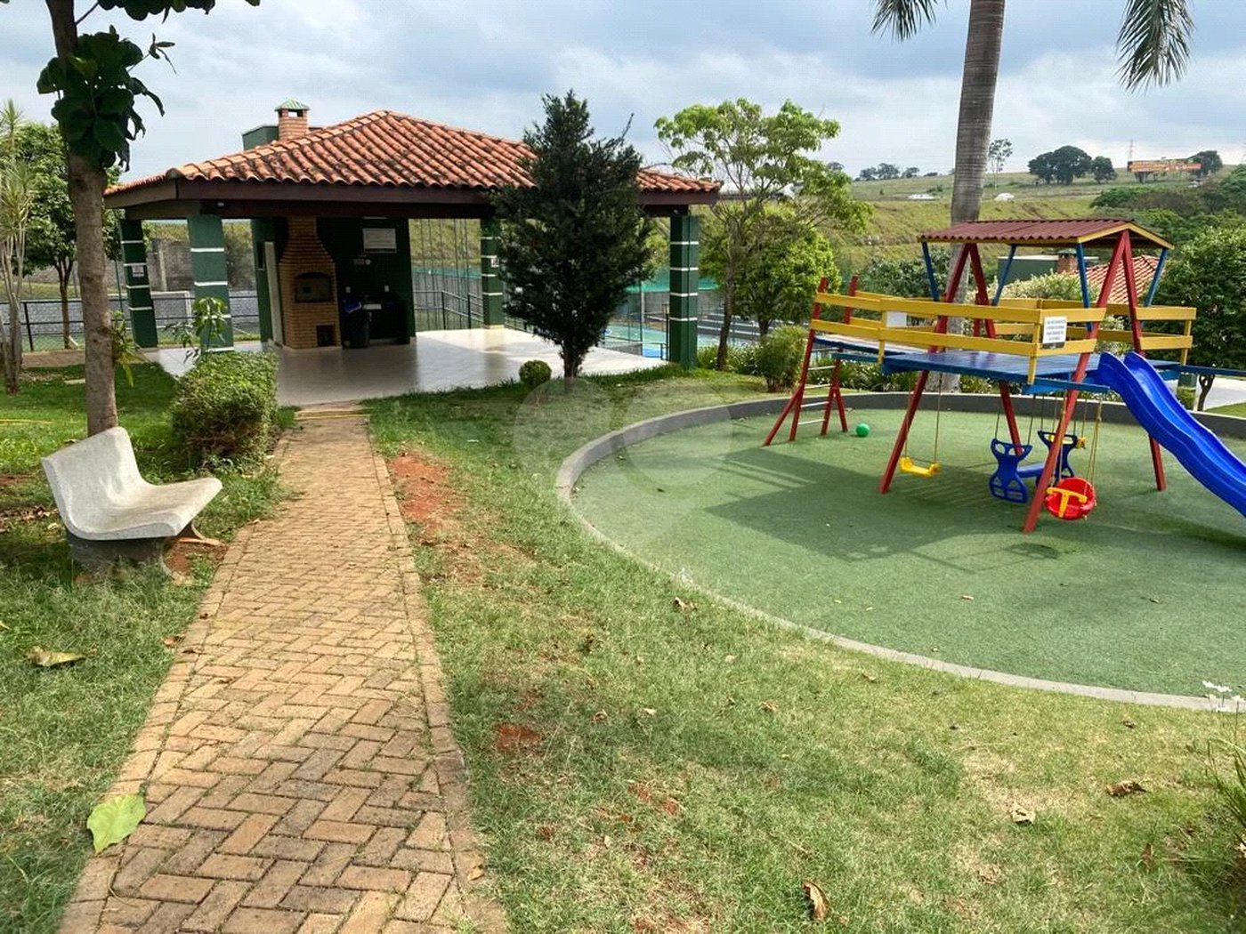 Sobrado de esquina Golden Park