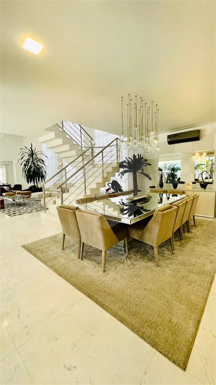 Belíssima casa à venda com 700 m² no Condomínio Tamboré, em Alphaville!!!