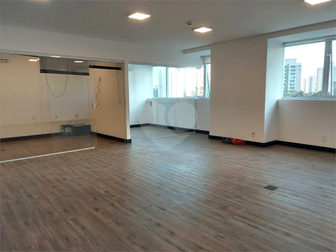 Sala comercial à venda 80m² – Edifício Bonnaire