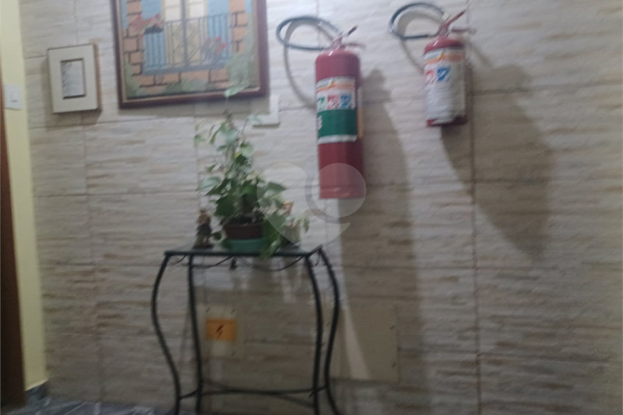 Apartamento super bem localizado, com 01 dormitório e armário embutido