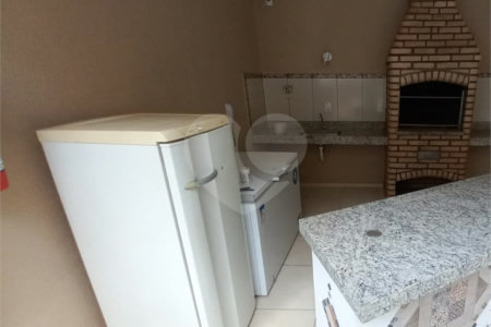 Apartamento no Condomínio Mont Vernon .