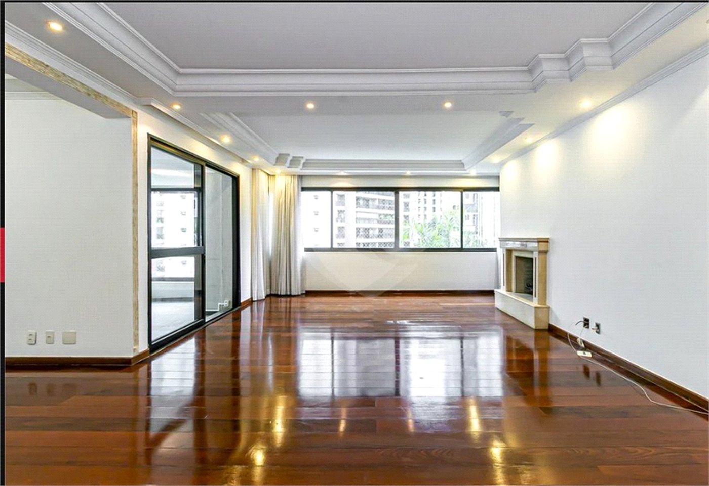 Apartamento a venda em Moema com 162m², 3 quartos ( suítes ) 3 vagas