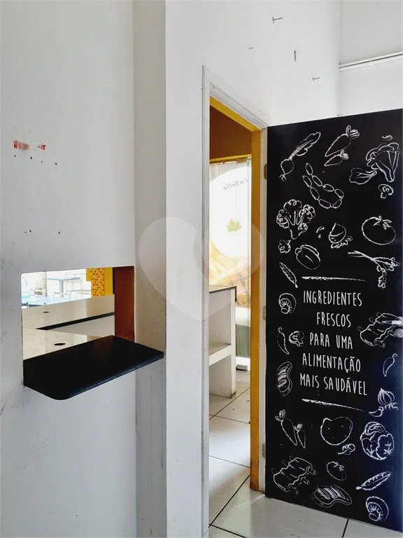 Imóvel térreo com mezanino pronto para lanchonete, venda ou locação, na Barra Funda