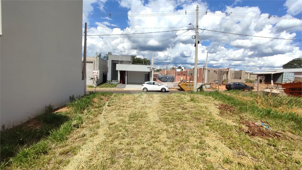 Lote à Venda em São Carlos, no Condomínio Villeneuve I