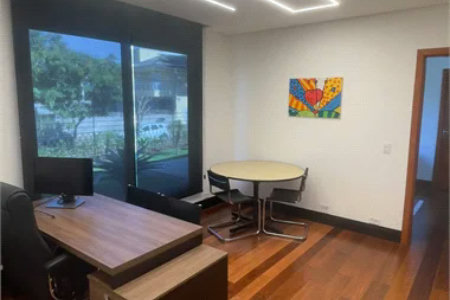 Incrível imóvel comercial com 250 metros de área construída com 5 salas e 2 cozinhas com 5 vags no caxingui