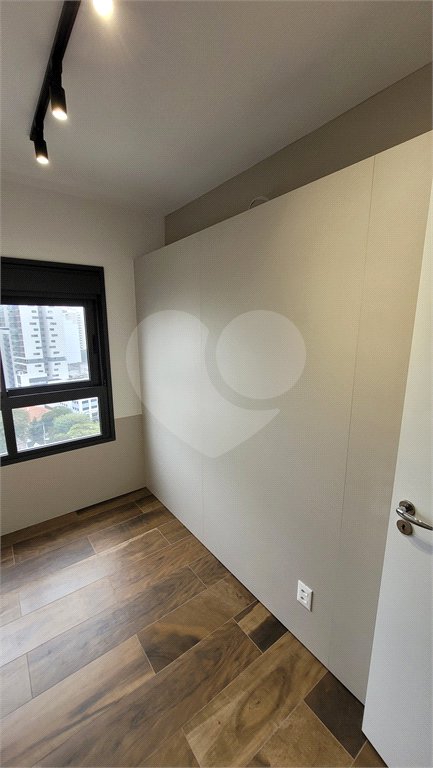 Apartamento de 2 quartos mobiliado à venda no Paraíso