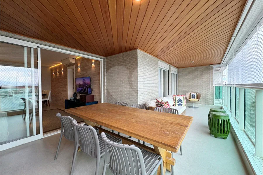 Apartamento à venda com 3 quartos, sendo 2 suítes,  em Riviera de São Lourenço, Bertioga, SP