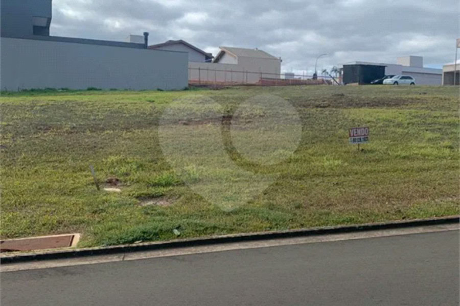 Terreno a venda no Residencial Moinho Vermelho.
