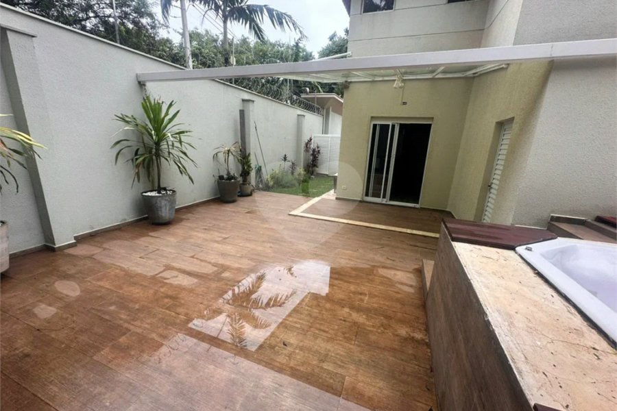 Casa de Condomínio com 3 Quartos e 2 banheiros à Venda, 311 m² por R$ 750.000