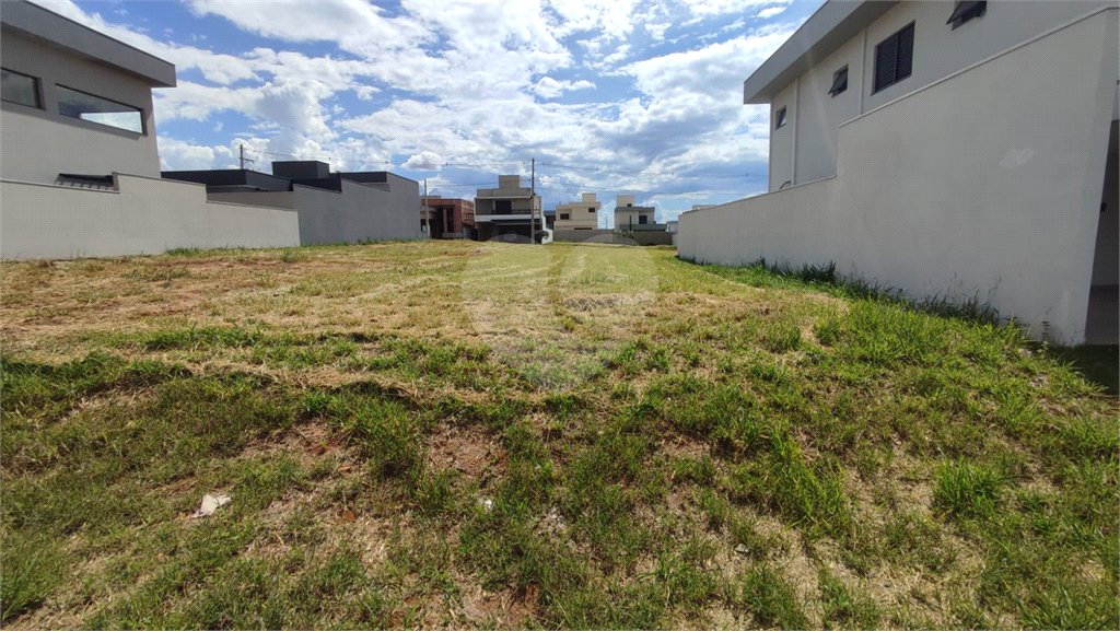 Lote à Venda em São Carlos, no Condomínio Villeneuve I
