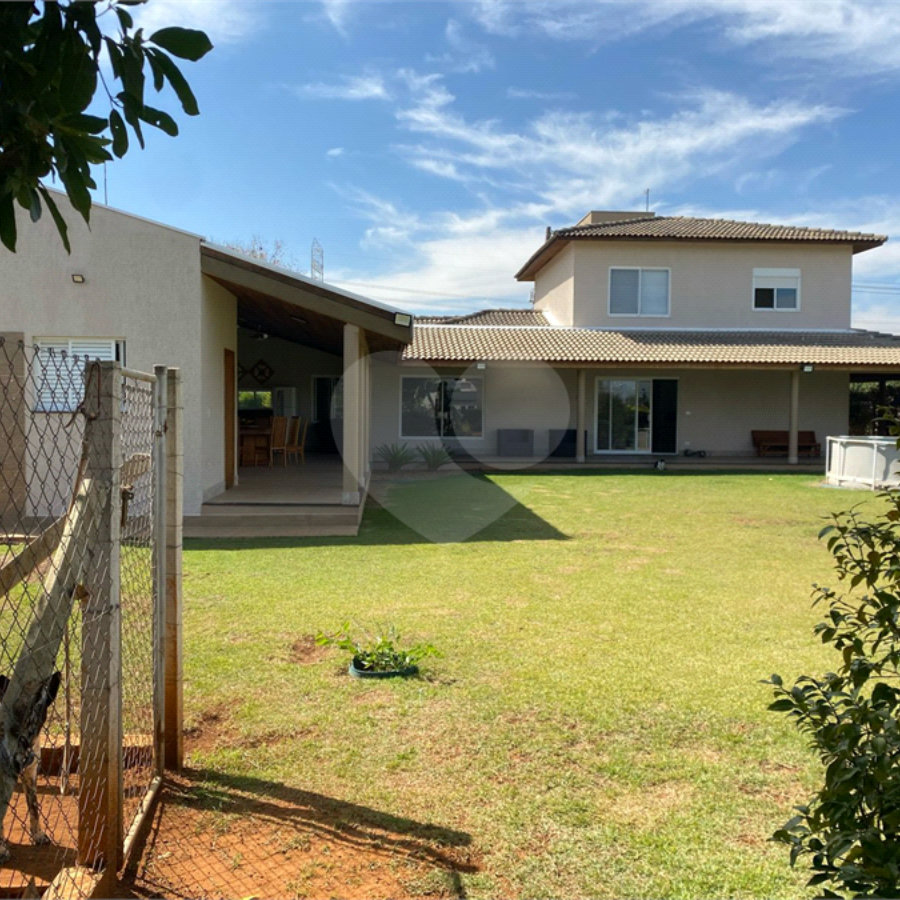 Casa à venda com 4 quartos, sendo 3 suítes, no condomínio Primavera, Salto - SP