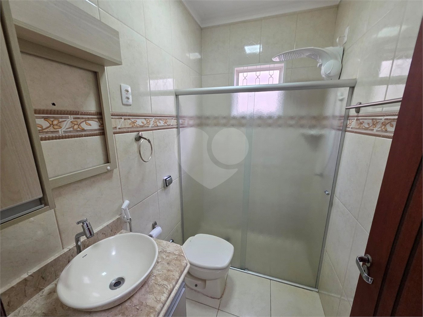 Sobrado 3 quartos 1 suíte e área de lazer