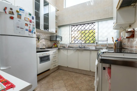 Casa a venda no Planalto Paulista, 2 suítes, 4 vagas, 230 m², quintal e localização privilegiada