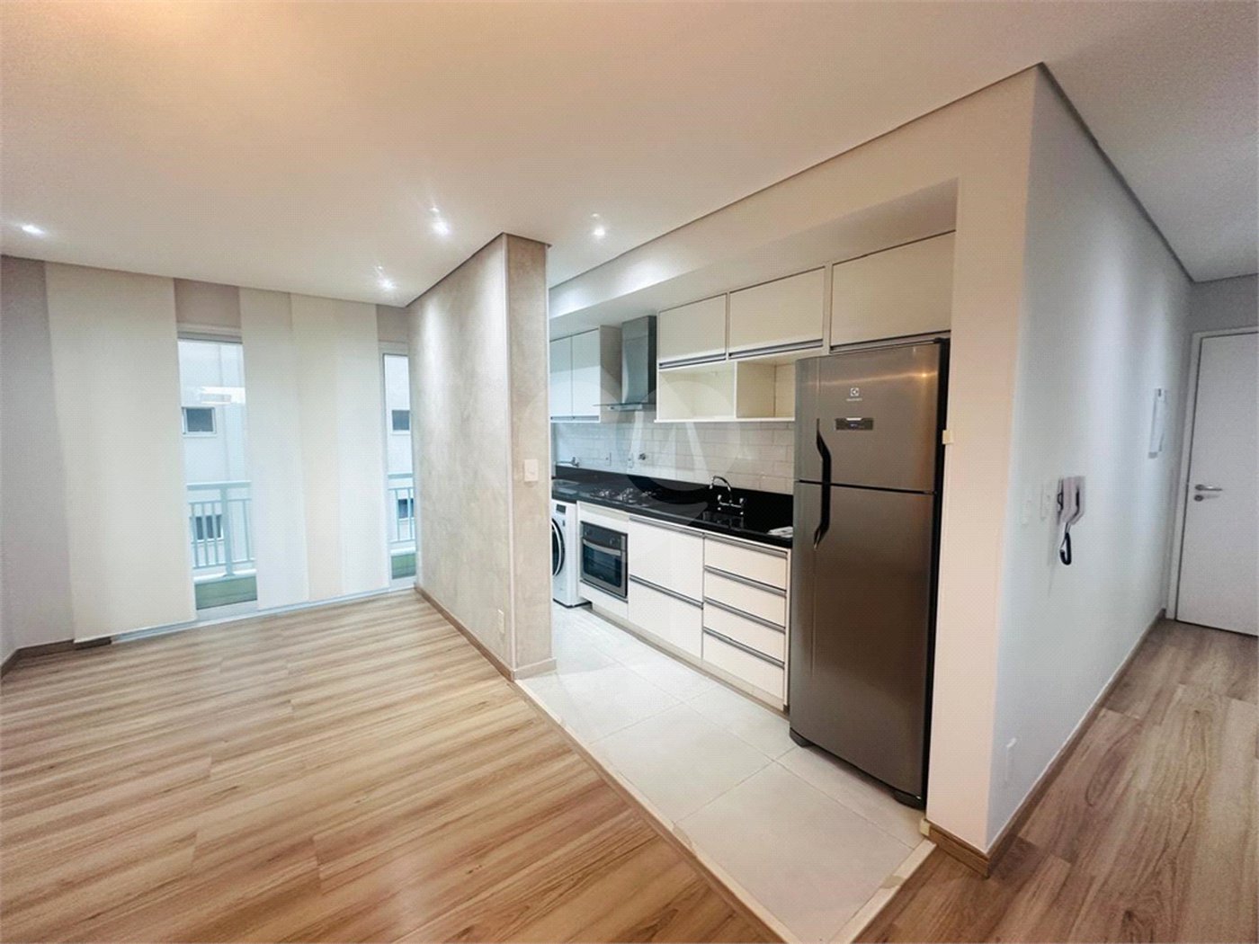 Apartamento decorado de 72 metros,01 suite,02 quartos,01 vaga na Vila Clementino.
