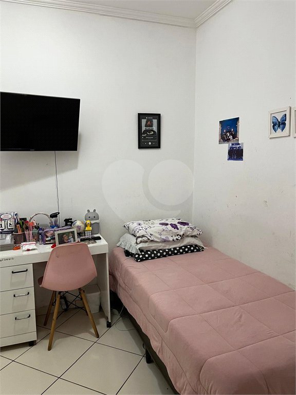Sobrado à Venda na Cidade Líder com Quintal, Jardim e Excelente Localização
