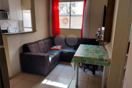 Apartamento no Condomínio Mont Vernon .