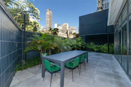 Apartamento de 68m² com 2 Quartos (1 Suíte) e 1 Vaga no Condomínio Downtown - República