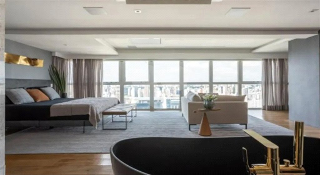 Deslumbrante apartamento duplex pronto para mudar no Itaim Bibi com 242M2, 2 suítes, 3 vagas