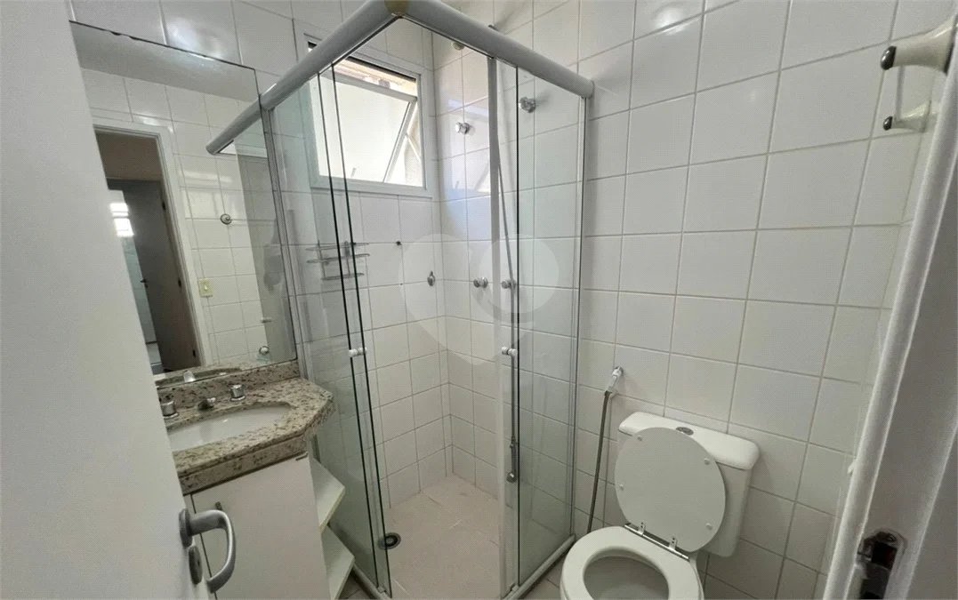 Excelente apartamento de 3 dormitórios, sendo uma Suíte e 2 vagas de garagem.