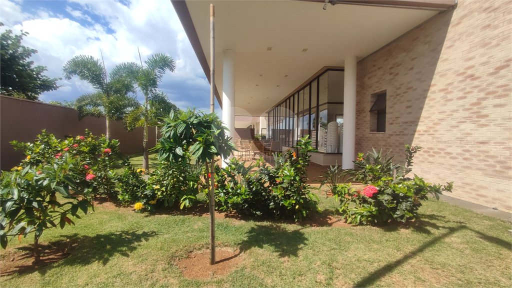 Lote à Venda em São Carlos, no Condomínio Villeneuve I