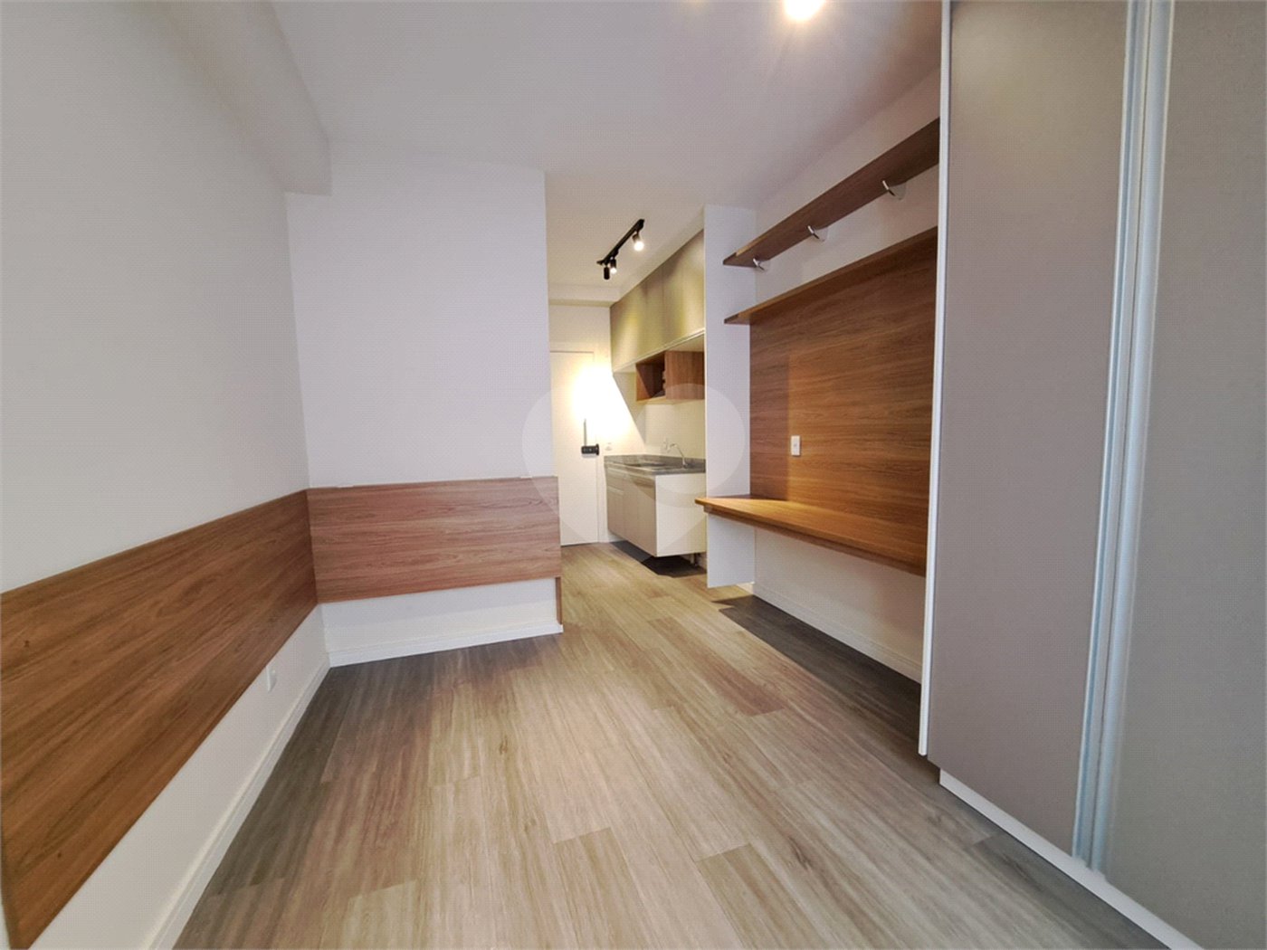Studio de 35m2 à venda reformado com varanda na Vila Clementino