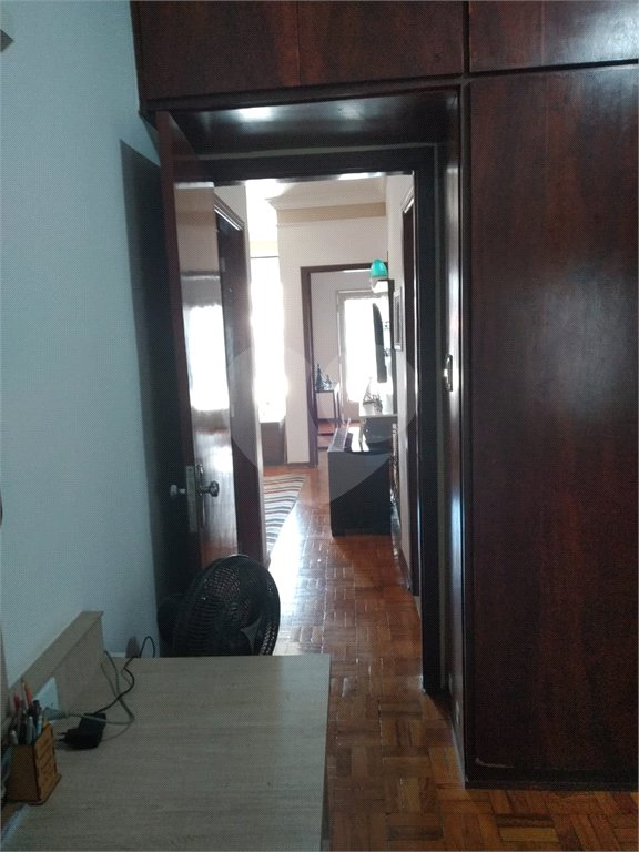 Casa Térrea com 3 dormitórios.