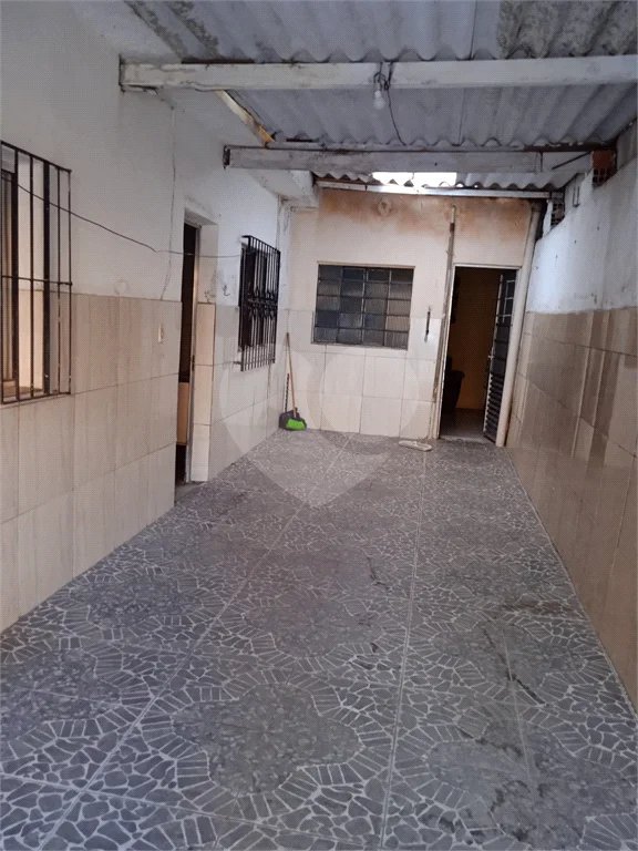 Casa com 180m², 3 quartos, 2 garagens, à venda em Guaianazes