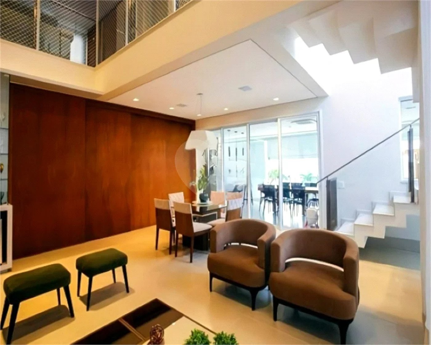 Casa de Alto Padrão em Condomínio com 4 suítes.