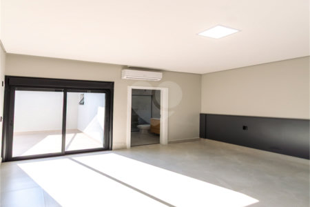 Indaiatuba- Jardim Bom Sucesso - Venda: R$ 765.000,00 - Área total: 150m² Área construída: 115m² - 3 dormitórios sendo 1 suíte com armário planejado; Cozinha integrada; Sala para dois ambientes; Banheiros com box gabinetes e espelhos; Área gourmet com churrasqueira a carvão e móveis planejados;
