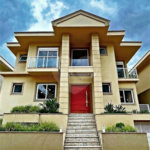 Casa de Alto Padrão à Venda em Condomínio Fechado no Barro Branco | 4 Suíte | 6 Vagas